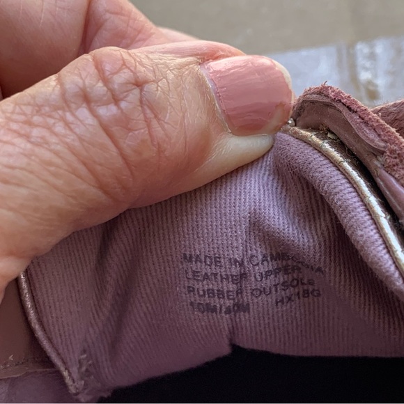 MICHAEL KORS. Rose suede and yellow gold sneakers. White soles. 10M. Lea… - Picture 11 of 11